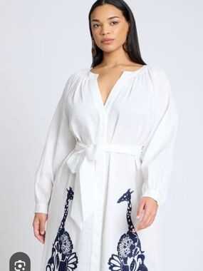 Eloquii White Cotton Tie-Waist Robe with Navy Giraffe Motif